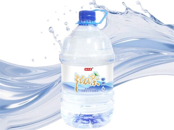 沏茶水